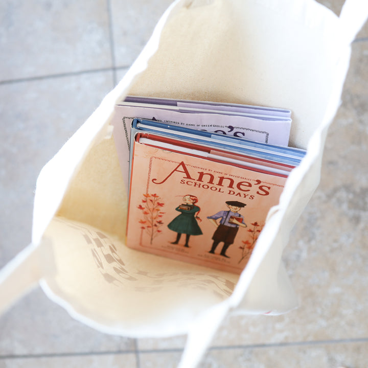 "Just a girl who loves to read" Tote Bag